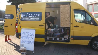 Волонтерський бус їздитиме всіма мікрорайонами Хмельницького та збиратиме російську літературу. 9 листопада 2022 рік. Волонтерський бус їздитиме всіма мікрорайонами Хмельницького та збиратиме російську літературу. 9 листопада 2022 рік.