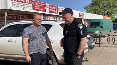 Як у Близнюках працює перший офіцер громади і чим він відрізняється від дільничного Як у Близнюках працює перший офіцер громади і чим він відрізняється від дільничного