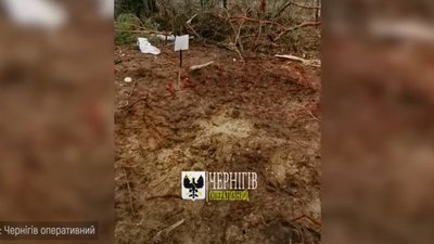 Могила з українськими солдатами, один з яких похований як невідомий. Могила з українськими солдатами, один з яких похований як невідомий.