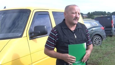 "День поля" у селі поблизу Луцька: аграрії обмінювались досвідом з вирощування картоплі "День поля" у селі поблизу Луцька: аграрії обмінювались досвідом з вирощування картоплі