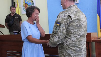 "Віддав найдорожче – своє життя". На Дніпропетровщині вручили орден "За мужність" родині загиблого бійця Віктора Кошеля