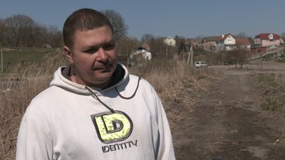 Рівняни самотужки прибирають територію біля озера, щоб зробити парк сімейного дозвілля Рівняни самотужки прибирають територію біля озера, щоб зробити парк сімейного дозвілля