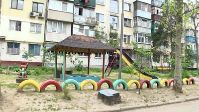 Шини у Херсоні: дитсадки та ОСББ позбавляються шкідливих відходів