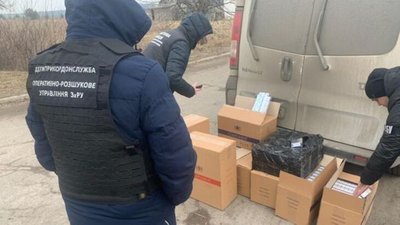 На Волині затримали авто з партією підроблених цигарок На Волині затримали авто з партією підроблених цигарок