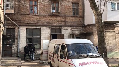 В будинку на вулиці Павлокічкаській виконують аварійні роботи