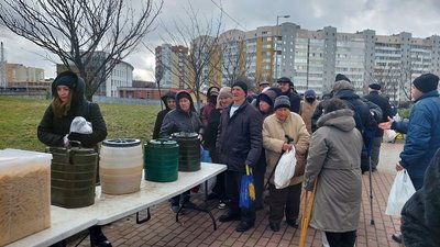 Благодійний обід у сквері Івана Павла II, 22 грудня 2023. Благодійний обід у сквері Івана Павла II, 22 грудня 2023.