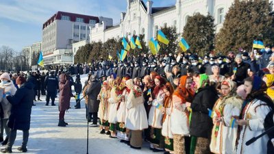 До Дня єднання у центрі Сум підняли прапор України. ФОТОРЕПОРТАЖ До Дня єднання у центрі Сум підняли прапор України. ФОТОРЕПОРТАЖ