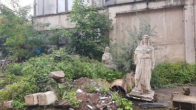 Територія Львівської експериментальної кераміко-скульптурної фабрики Територія Львівської експериментальної кераміко-скульптурної фабрики