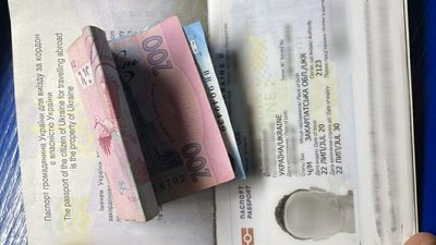 За пропуск дитини через кордон чоловік пропонував прикордонникам на Закарпатті хабар За пропуск дитини через кордон чоловік пропонував прикордонникам на Закарпатті хабар