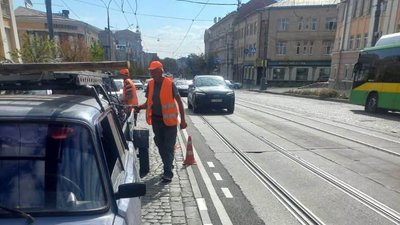Коригування нової дорожньої розмітки на Соборній у Вінниці