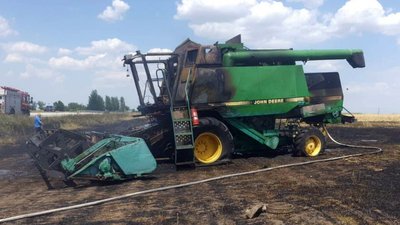 Новопетрівка обстріл, атака на комбайн, російський безпілотник, пожежа на полі, поранений