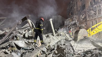 Зруйнований будинок у Харкові після влучання РФ