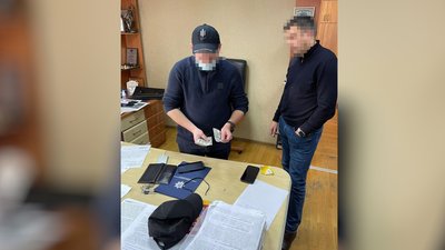 Посадовцю Ніжинського райвідділу поліції, якого викрили на хабарі, повідомили про підозру, — ДБР Посадовцю Ніжинського райвідділу поліції, якого викрили на хабарі, повідомили про підозру, — ДБР