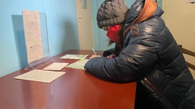 Мобільні медичні бригади від COVID-19 на Херсонщині: як жителі області вакцинуються Мобільні медичні бригади від COVID-19 на Херсонщині: як жителі області вакцинуються