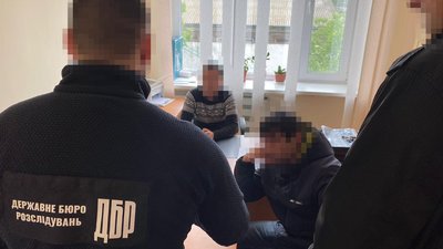 Поліцейських з Одещини підозрюють у перевищенні службових повноважень Поліцейських з Одещини підозрюють у перевищенні службових повноважень