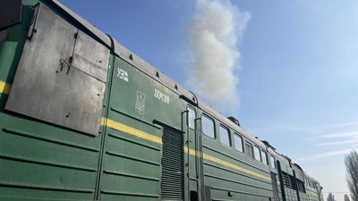 Захистили від снарядів: як потяги та машиністів Одеської залізниці оснастили для роботи в зоні бойових дій