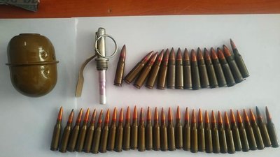 45 набоїв до автоматичної зброї та граната. На Закарпатті затримали чоловіка, якого підозрюють у торгівлі боєприпасами
