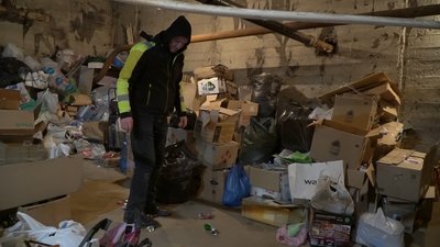 Дніпрянин Олександр Гречка облаштував пункт прийому вторсировини у підвалі багатоповерхівки Дніпрянин Олександр Гречка облаштував пункт прийому вторсировини у підвалі багатоповерхівки