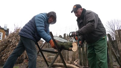 Мобільна бригада соцслужб допомагає людям
