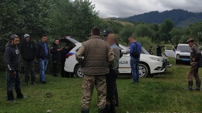 Майже добу шукали 61-річного закарпатця, який зник під час випасання худоби