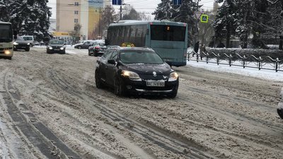 "Працюємо зночі": як комунальники у Луцьку ліквідовують наслідки снігопаду "Працюємо зночі": як комунальники у Луцьку ліквідовують наслідки снігопаду