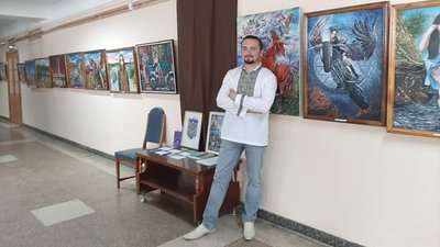 "Жінки на моїх полотнах — це образ України": художник із Житомирщини вшосте презентує виставку "Незламна" "Жінки на моїх полотнах — це образ України": художник із Житомирщини вшосте презентує виставку "Незламна"