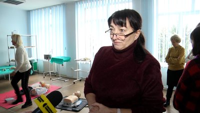 Вчителі та працівники дошкільних закладів Житомира розпочали навчатися першій домедичній допомозі Вчителі та працівники дошкільних закладів Житомира розпочали навчатися першій домедичній допомозі