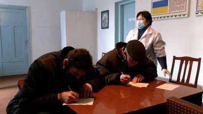 На Рівненщині почали вакцинацію від COVID-19 у віддалених селах. Як це відбувається На Рівненщині почали вакцинацію від COVID-19 у віддалених селах. Як це відбувається
