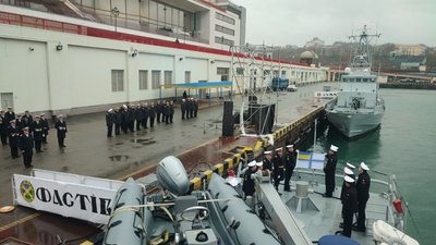 На патрульних катерах “Фастів” та ”Суми” вперше підняли прапори ВМС ЗСУ На патрульних катерах “Фастів” та ”Суми” вперше підняли прапори ВМС ЗСУ