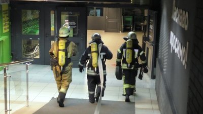 У Чернігові рятувальники провели навчання в торговому центрі «ЦУМ» У Чернігові рятувальники провели навчання в торговому центрі «ЦУМ»