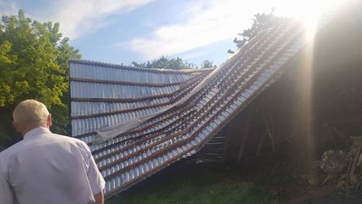 На Тернопільщині у громаді зірвало дахи під час негоди На Тернопільщині у громаді зірвало дахи під час негоди