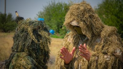 На Одещині два моряки стали снайперами з позивними Армані та Єгер. ФОТО. ВІДЕО На Одещині два моряки стали снайперами з позивними Армані та Єгер. ФОТО. ВІДЕО