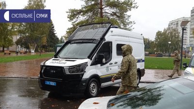 Виставку військової техніки влаштували у Сумах (ФОТО) Виставку військової техніки влаштували у Сумах (ФОТО)