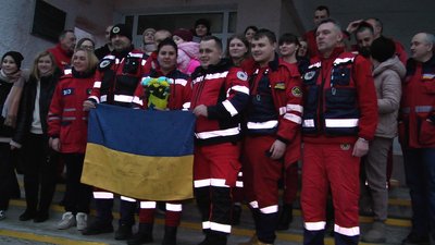 "На Херсонщині є села, де люди місяцями хліба не їли": хмельницькі медики розповіли про свою поїздку