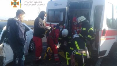 У зіткненні вантажівки та легковика під Харковом травмувалася дитина У зіткненні вантажівки та легковика під Харковом травмувалася дитина