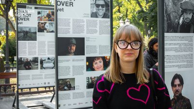 В одеському Міському саду відкрили фотовиставку "Війна ще не закінчилася" В одеському Міському саду відкрили фотовиставку "Війна ще не закінчилася"