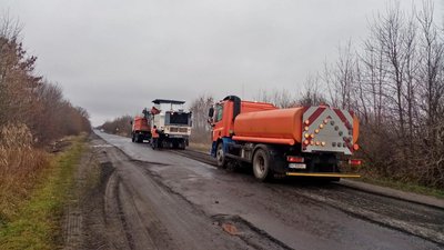 На Волині латають 36 кілометрів дороги до кордону з Білоруссю На Волині латають 36 кілометрів дороги до кордону з Білоруссю