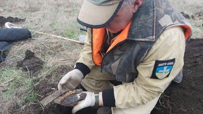На Дніпропетровщині пошуковці знайшли уламки літака-винищувача Як-7 На Дніпропетровщині пошуковці знайшли уламки літака-винищувача Як-7