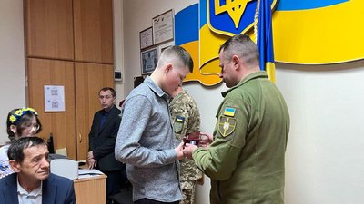 У Житомирі рідним загиблих за Україну воїнів передали державні нагороди У Житомирі рідним загиблих за Україну воїнів передали державні нагороди