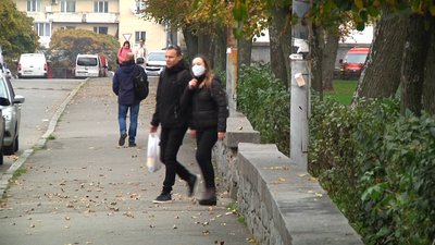 У Житомирі жителі ОСББ встановили паркан, перекривши хід, і хочуть приватизувати частину вулиці У Житомирі жителі ОСББ встановили паркан, перекривши хід, і хочуть приватизувати частину вулиці