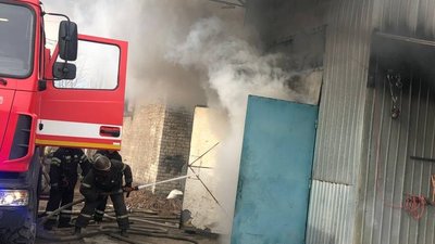 У Харкові загасили пожежу у майстерні з виробництва пластикових деталей У Харкові загасили пожежу у майстерні з виробництва пластикових деталей