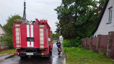 Наслідки грози на Волині: підтоплені будівлі та п'ять пожеж від блискавок Наслідки грози на Волині: підтоплені будівлі та п'ять пожеж від блискавок