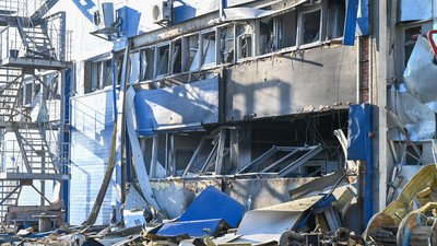 Наслідки пожежі після ворожої атаки на критичну інфраструктуру БуковинИ