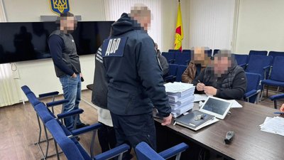 ДБР підозрює депутата міськради Кіровоградщини за купівлю неякісного одягу для військових