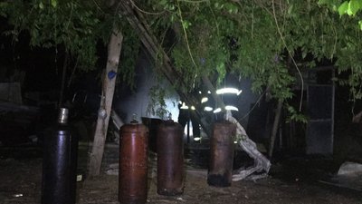 Через обстріли з боку військ РФ на Миколаївщині сталася пожежа Через обстріли з боку військ РФ на Миколаївщині сталася пожежа