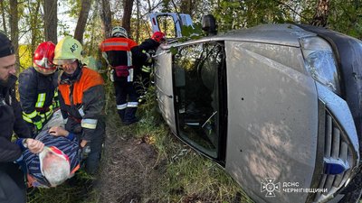 ДТП з потерпілим неподалік Чернігова: водія деблокували та госпіталізували