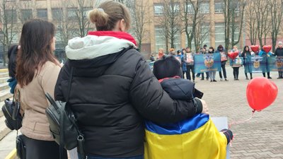 У Черкасах відбулася акція на підтримку військовополонених У Черкасах відбулася акція на підтримку військовополонених