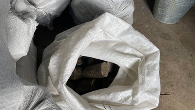 Переселенці з Херсонської області отримали у Миколаєві ковдри та брикети для опалення Переселенці з Херсонської області отримали у Миколаєві ковдри та брикети для опалення