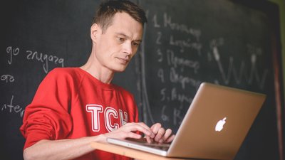 Помер чернівецький журналіст Олег Тудан