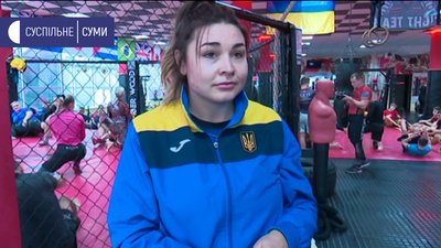Виборола чотири "золота" в чемпіонаті України з греплінгу і панкратіону - сумчанка Олена Сушко Виборола чотири "золота" в чемпіонаті України з греплінгу і панкратіону - сумчанка Олена Сушко